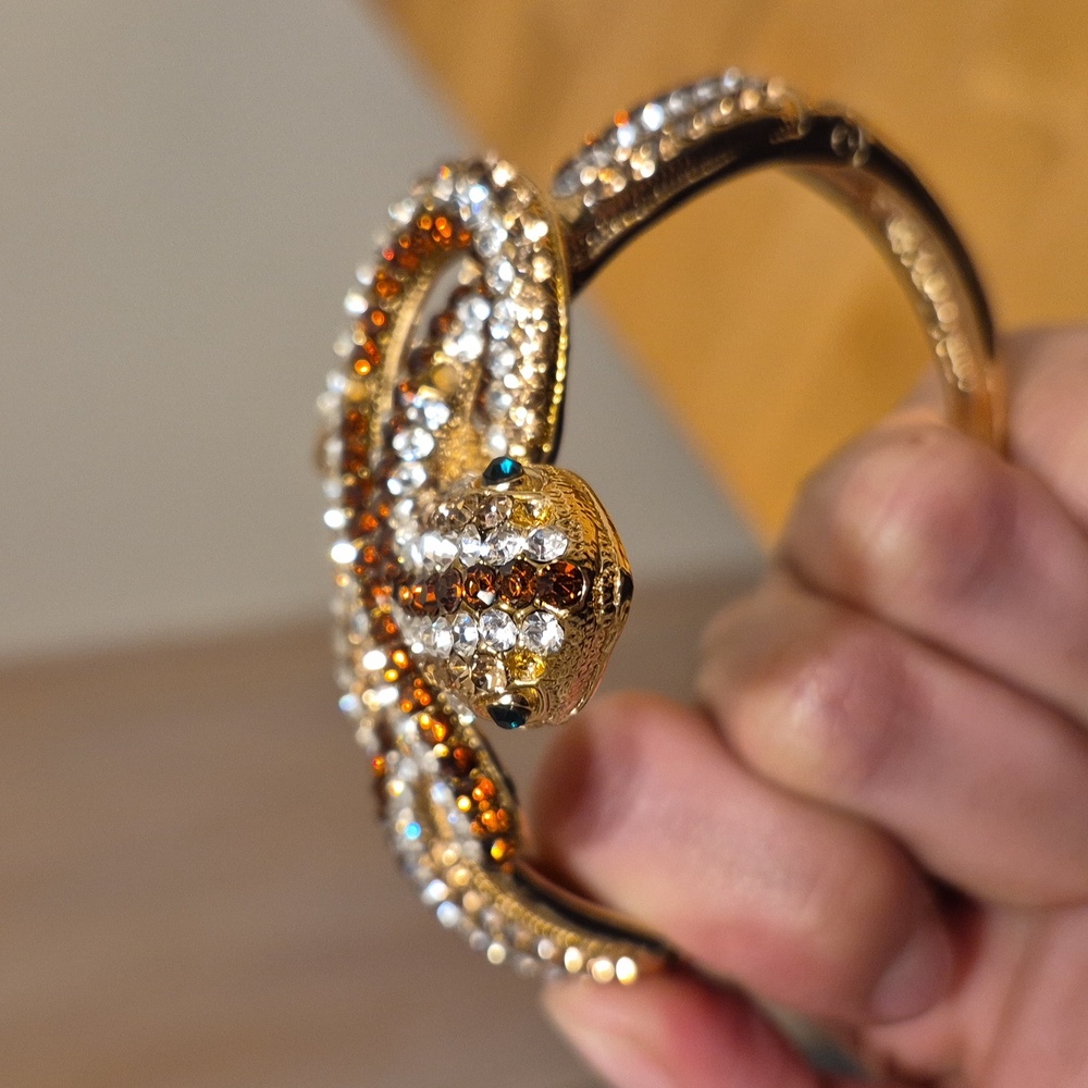 Green Eyed Rhinestone Snap Bracelette - Picture 7 of 11